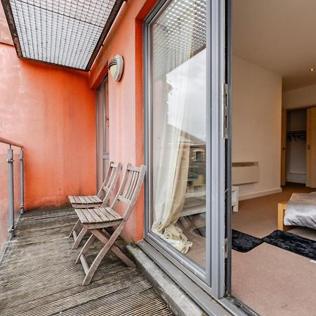 Private Room In Cardiff City Center Esterno foto