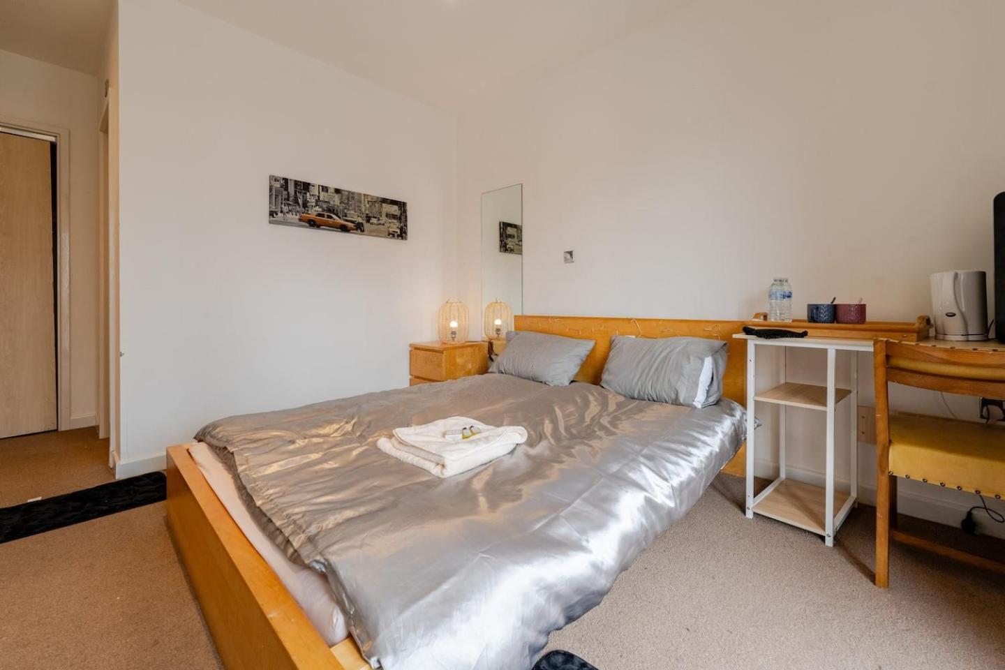 Private Room In Cardiff City Center Esterno foto