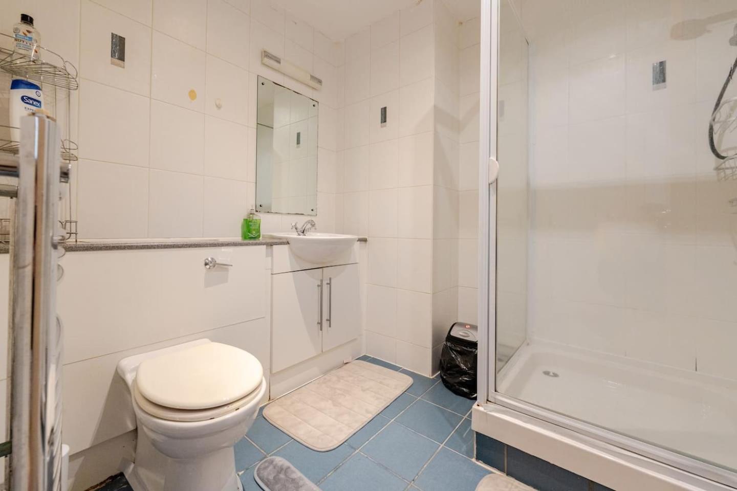 Private Room In Cardiff City Center Esterno foto