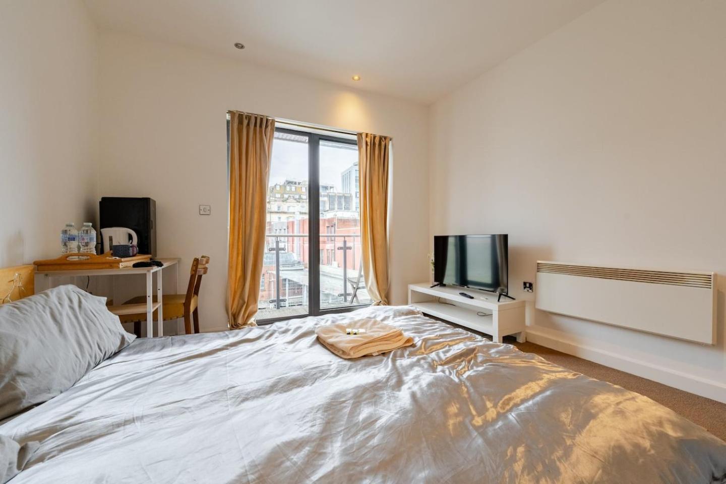 Private Room In Cardiff City Center Esterno foto