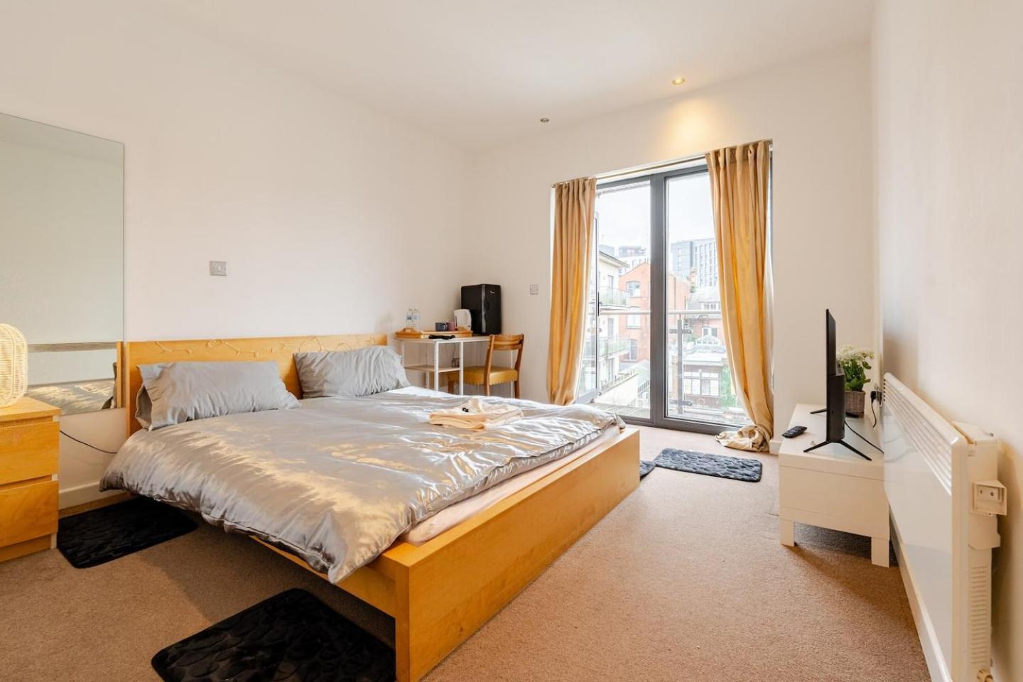 Private Room In Cardiff City Center Esterno foto